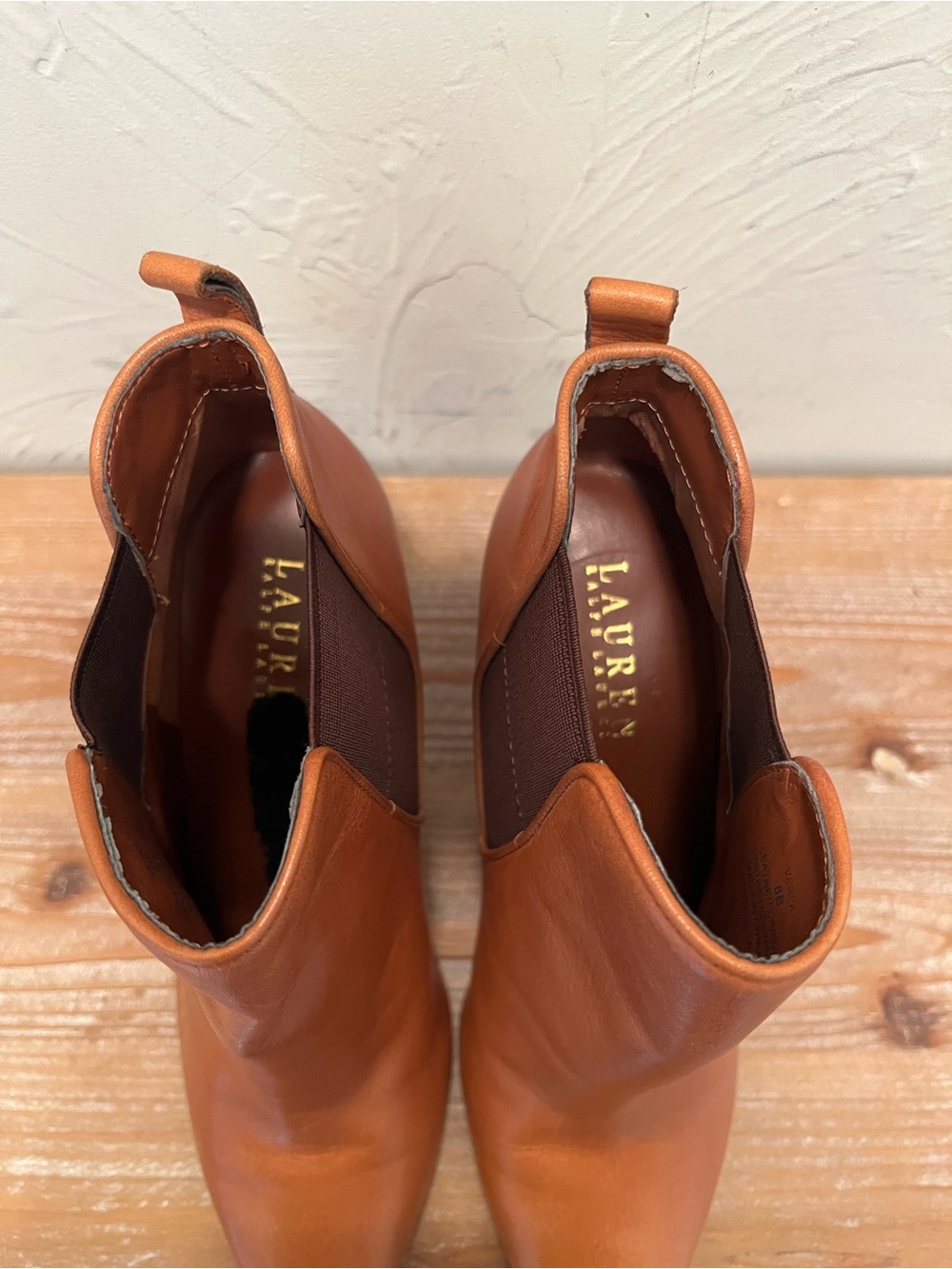 Lauren Ralph Lauren Tan Pointed-Toe Leather Ankle Booties. Size 8 B - Picture 2 of 9